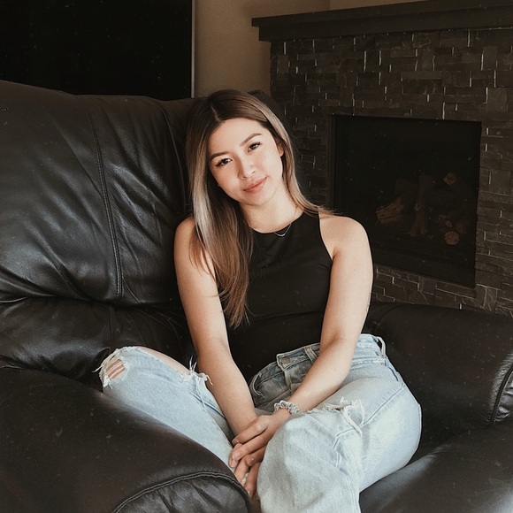 Meet your Posher, Tiffany - Picture 2 of 2